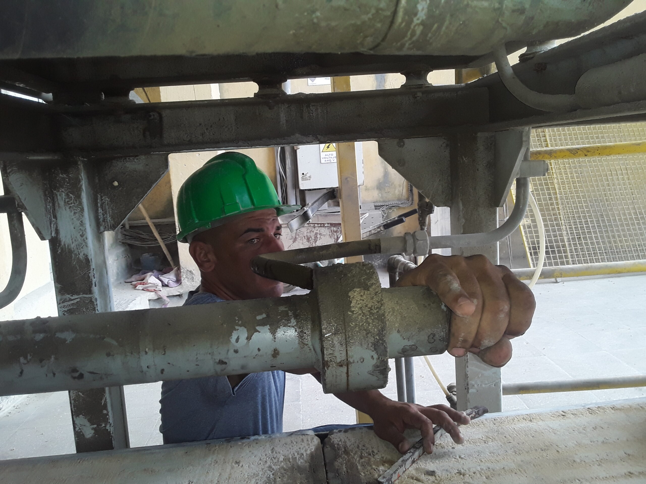 Los innovadores aportan más del 90 por ciento de las soluciones que mantienen la vitalidad de las líneas de producción en la UEB Hormigón y Terrazo, más conocida por el pueblo como la bloquera española en Morón. Foto: José Luis Martínez Alejo