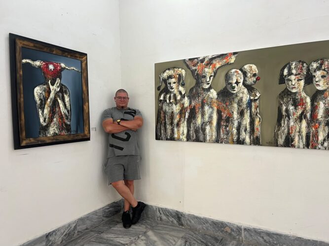 Oliva ha forjado su obra artística en un constante proceso de exploración y búsqueda personal. Foto: Juder Laffita. Artevideo producción.