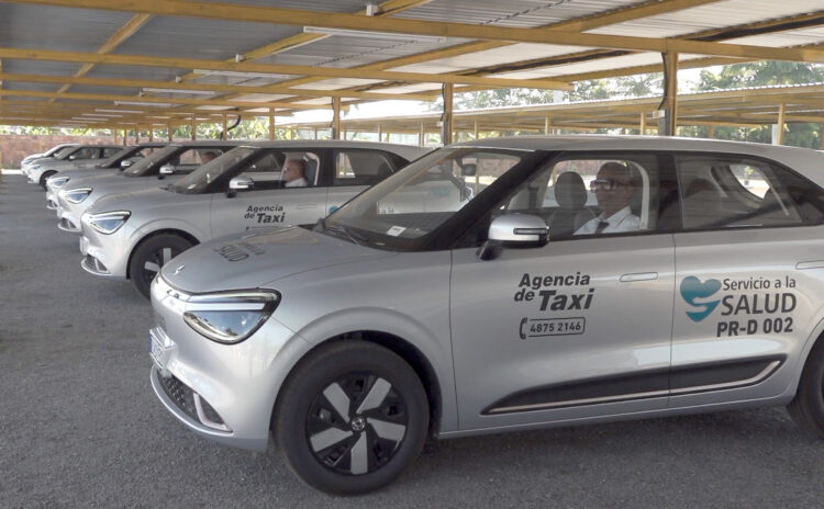 Reforzarán servicio de transportación a pacientes que reciben hemodiálisis con 10 vehículos eléctricos en Pinar del Río, provincia sede de la conmemoración del aniversario 73 del asalto a los cuarteles Moncada y Carlos Manuel de Céspedes. (Fotos de Pedro Paredes Hernández)