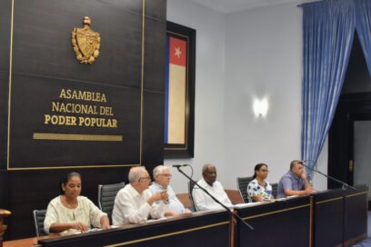 Analizan diputados proyectos de ley «Código de Trabajo» y «De Organización de la Administración Central del Estado»