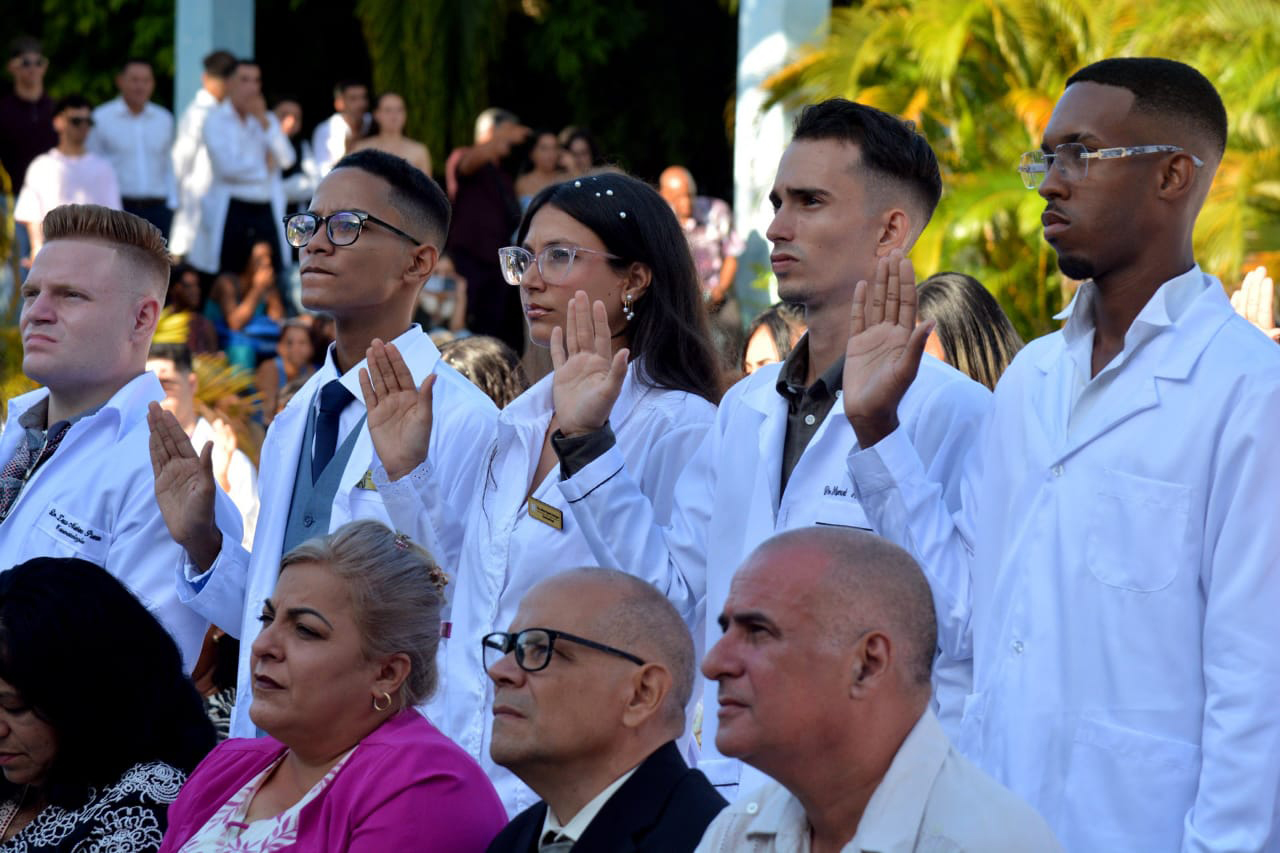 El juramento Hipocrático fue uno de los momentos especiales de la graduación.