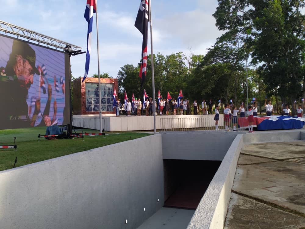 El Mausoleo vibró con el homenaje a Fidel. (Foto: Cortesía de Otoniel Márquez)