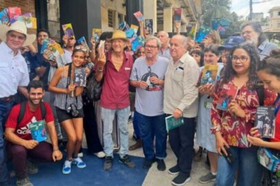 Presentan en la Feria del Libro la colección 25 para el 25