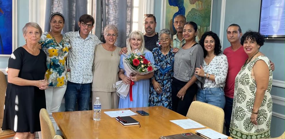 Marta Bonet junto a la Presidencia de la Uneac y parte de equipo de trabajo de la organización y sus Asociaciones.
