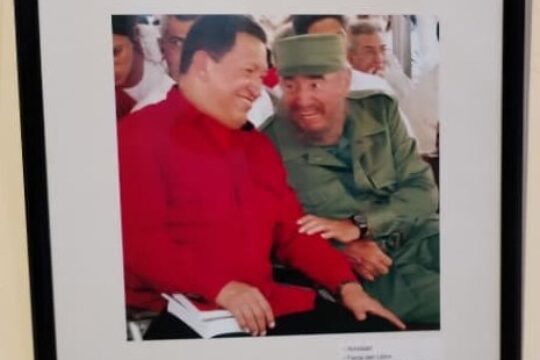Inauguran exposición colectiva Junto a Fidel