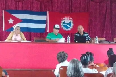 Capacitan dirigentes sindicales sobre las transformaciones sociales y económicas