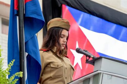 Felicita Raúl a las Escuelas Militares Camilo Cienfuegos por su aniversario 60