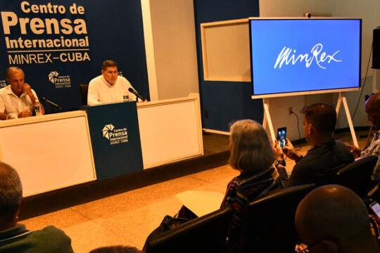 Nuevas normas flexibilizan inversión extranjera, comercio exterior y actividad turística
