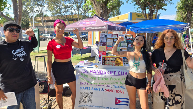 Algunos de los activistas del Comité Manos Fuera de Cuba de Los Ángeles que participaron en el Moratorio Chicano 2026. Foto:Cortesía LAHOC