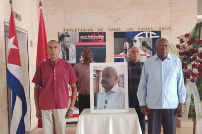Vicepresidente Valdés Mesa honra al destacado dirigente sindical Luis Manuel Castanedo Smith