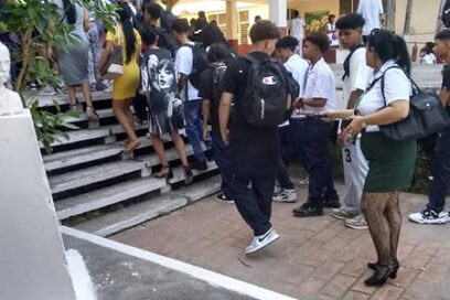 «Puntadas» al reglamento escolar