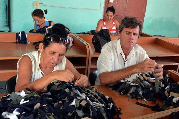 Los talleres especiales resultan centros de trabajos con condiciones para que miembros de la Anci puedan trabajar allí, pero ante la falta de materias primas sus producciones han menguado (Foto: Rodolfo Blanco Cué, Acn)