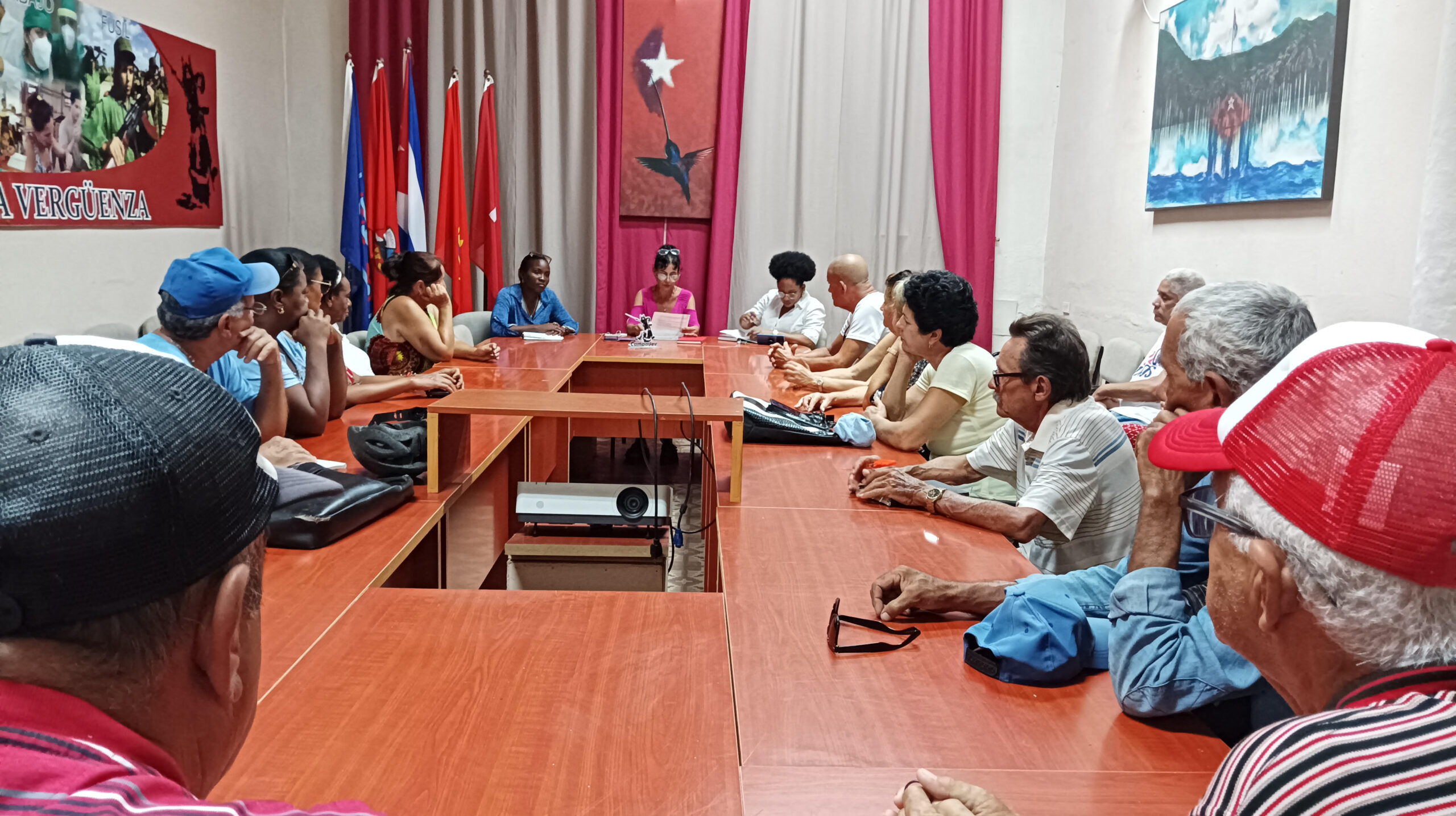 En Camagüey, luego de haberse preparado los cuadros, en cada colectivo laboral se realizan reuniones preparatorias y divulgativas sobre las 176 transformaciones económicas y sociales aprobadas