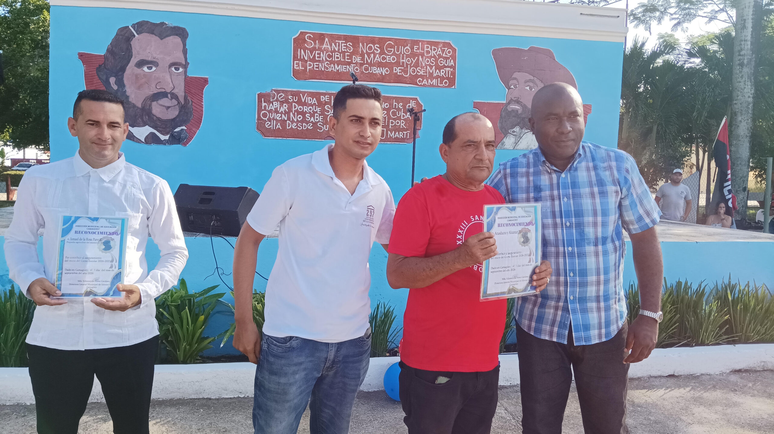 En el acto provincial por el inicio de curso fueron reconocidos de manera especial estudiantes ganadores de medallas internacionales (Foto ACN)