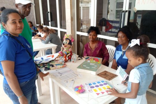 Fiesta comunitaria en el barrio