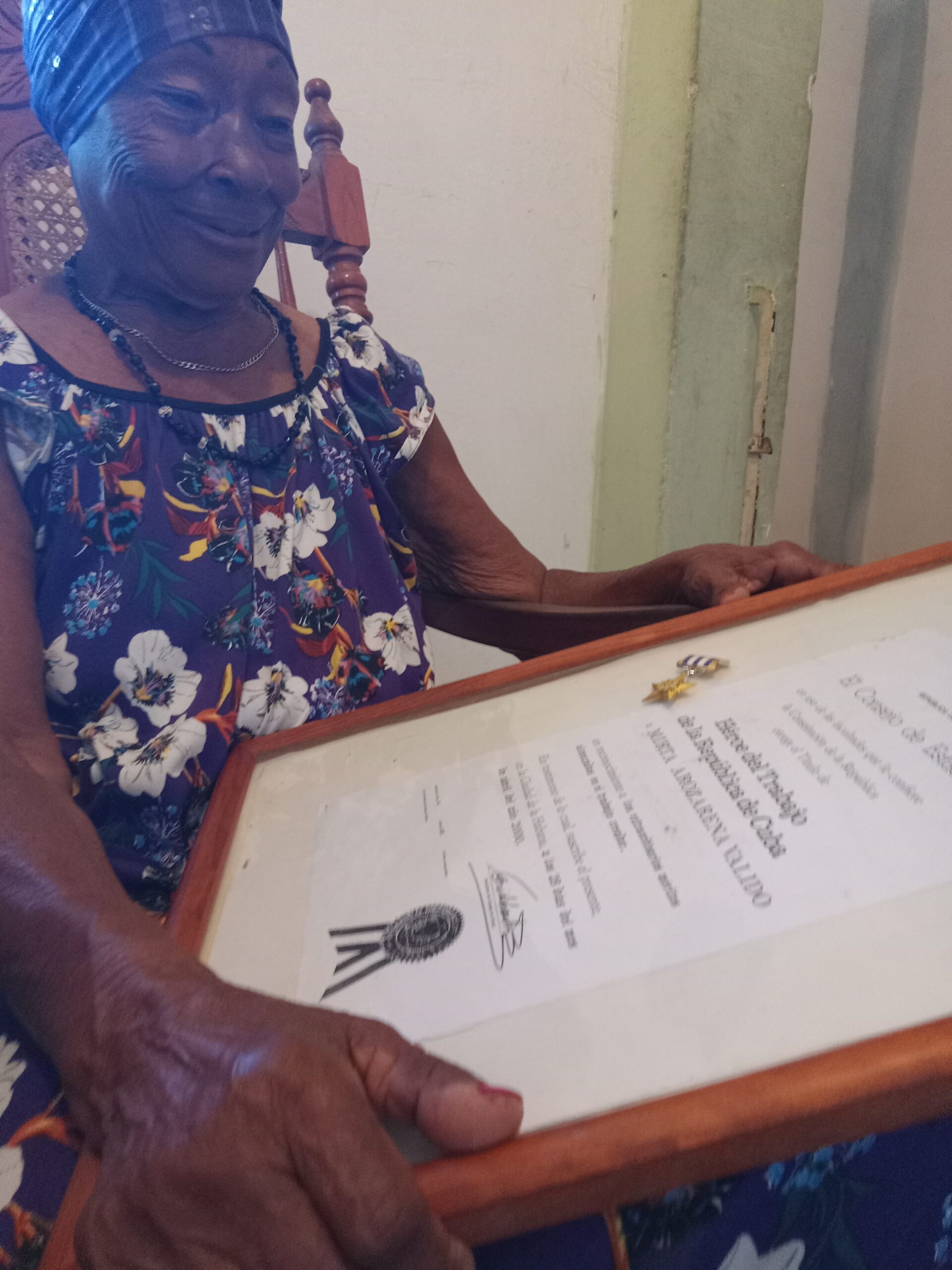 La estrella dorada colocada hace 26 años es como una bendición para adorar a la Revolución mientras viva, afirma. Foto: Yudaisis Moreno Benítez