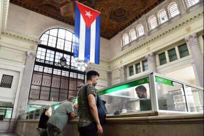El rostro humano de los servicios bancarios en Cuba