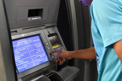 El rostro humano de los servicios bancarios en Cuba