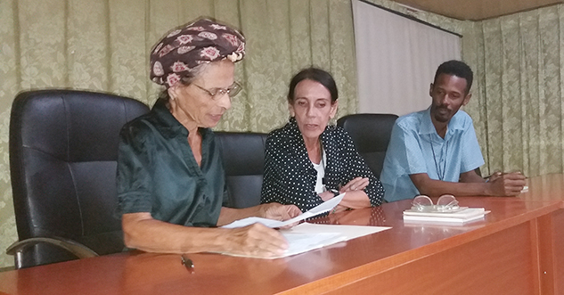 La presidenta de la Filial, a la izquierda en la imagen, condujo la premiación junto a los jurados Maruly y Roly. (Fotos del autor)