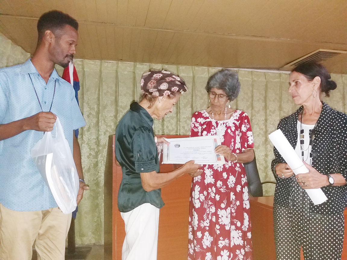Gracias a la Dirección Provincial de Cultura de Villa Clara, Mariana pudo asistir al encuentro y recibir lo correspondiente a su premio. (Fotos del autor)